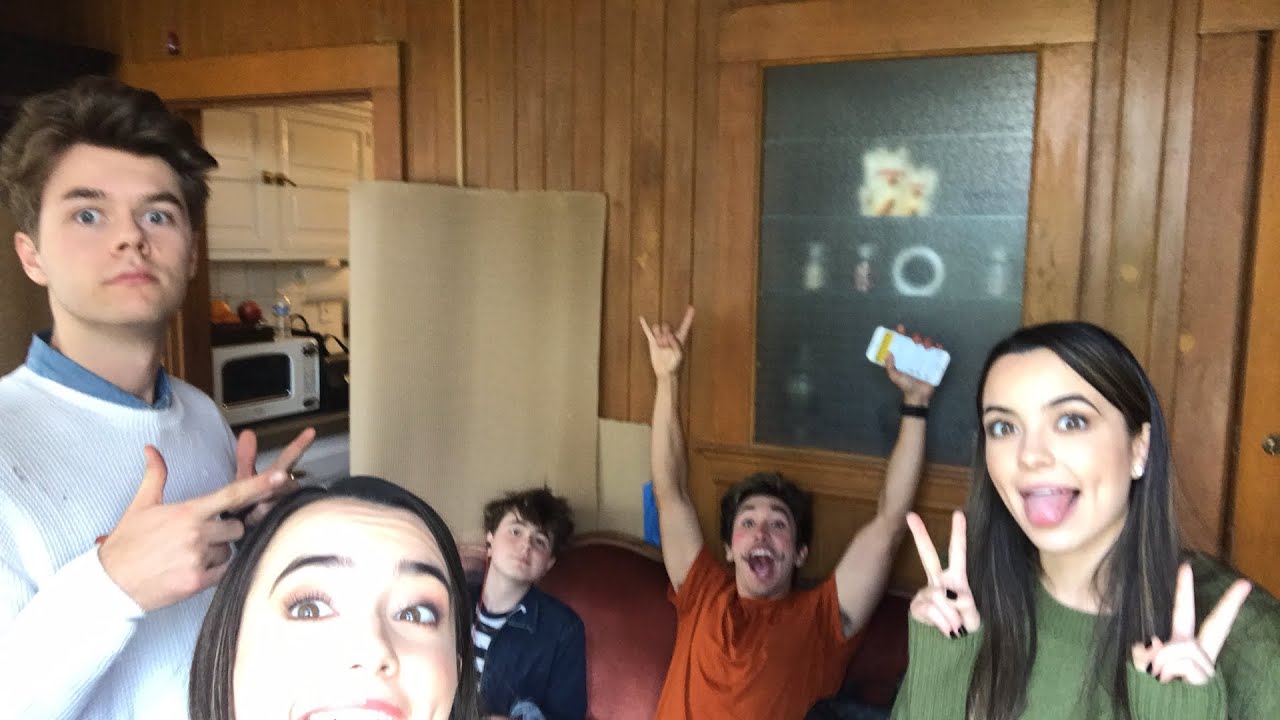 Live on set! - Merrell Twins