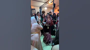 شابة يمينة ومعاها تحلى سهرات 