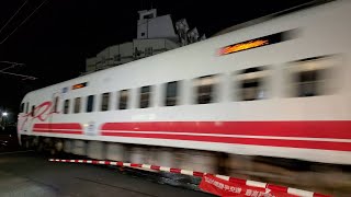 137次普悠瑪自強號通過高雄市路竹區忠孝路平交道