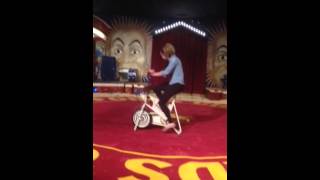 Download lagu Laura Rowe runs away with the circus Laura Rowe runs away with the circus