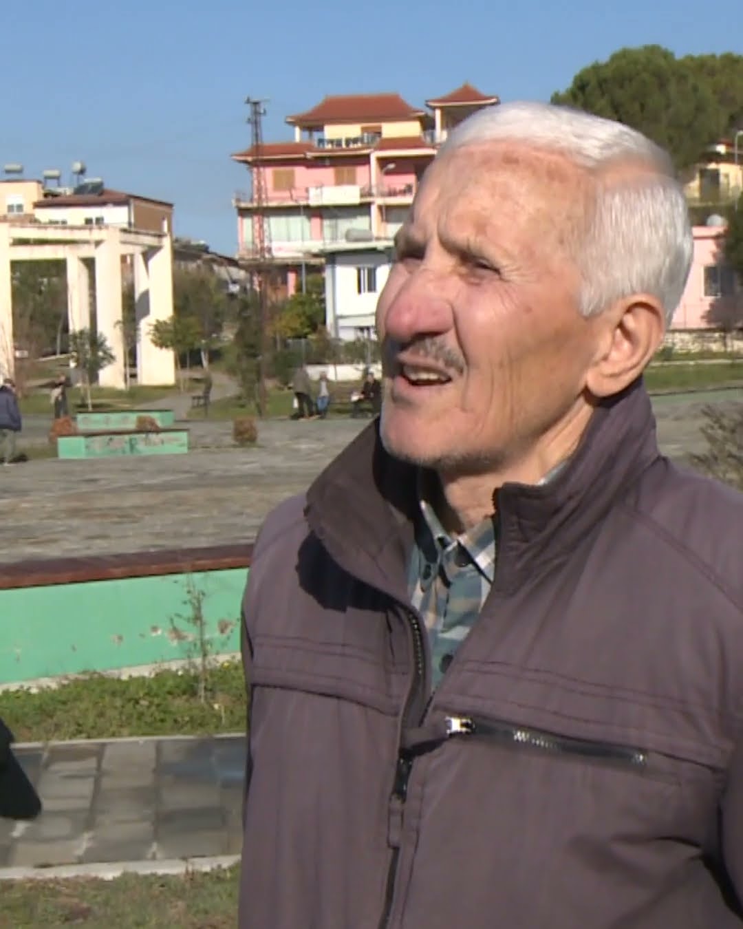 Gabimet e Albpetrolit dhe Tatimeve lënë pa pension 70 vjeçarin! - Fiks Fare