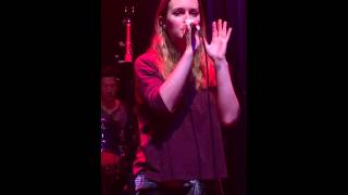 Leighton Meester- Lovefool (Cover Live)