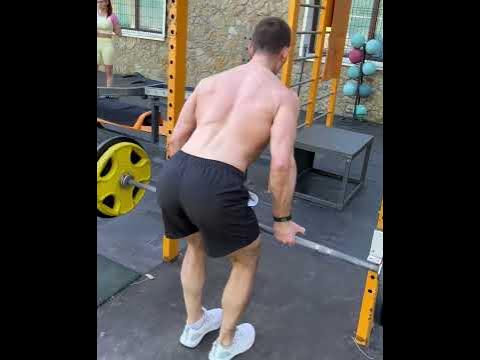 Тяга штанги в наклоне обратным хватом - YouTube