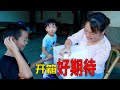 拿一個包裹回來，孩子們好開心，媳婦迫不及待的打開 | Buy a box of snacks, the children are so happy