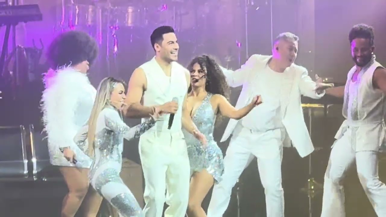 Carlos Rivera - Perdiendo la  cabeza/ Un juego de ajedrez / Sígueme  (XX años Arena CDMX 04:07/24)