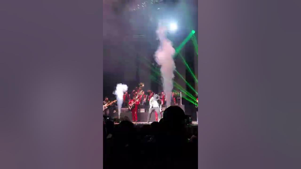 Carin Leon en Phoenix Arizona he can dance! Baila chingon! YouTube