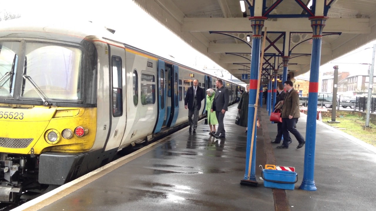 The Queen catching the train at King's Lynn station back to London