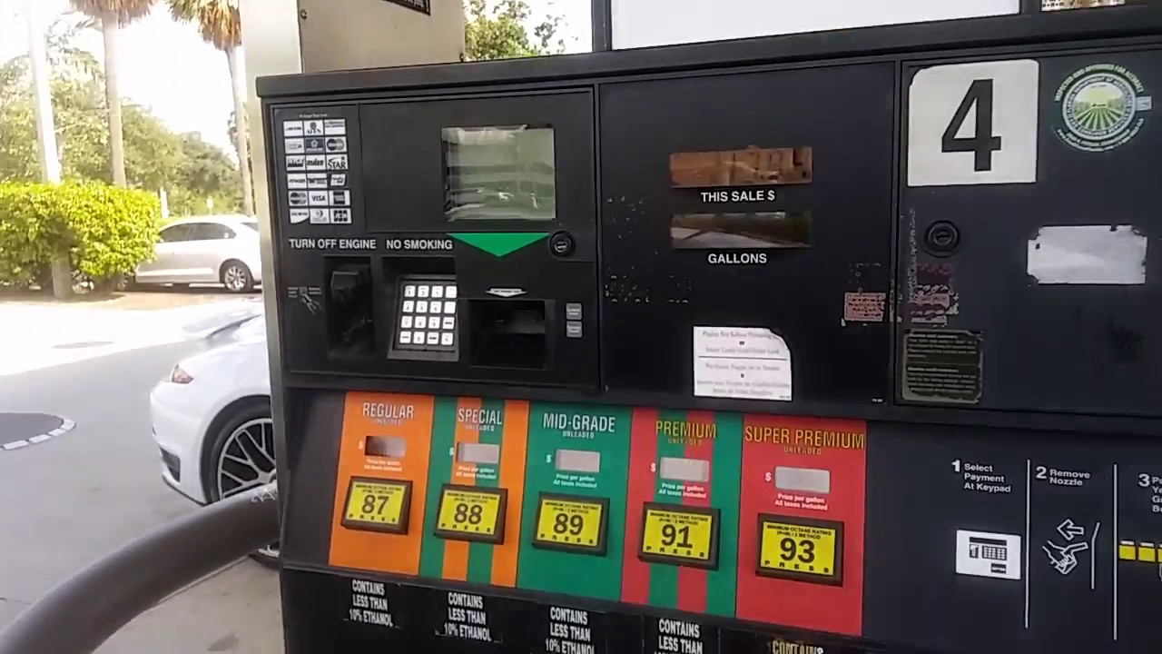 Filling up on Gas at 7 Eleven - YouTube