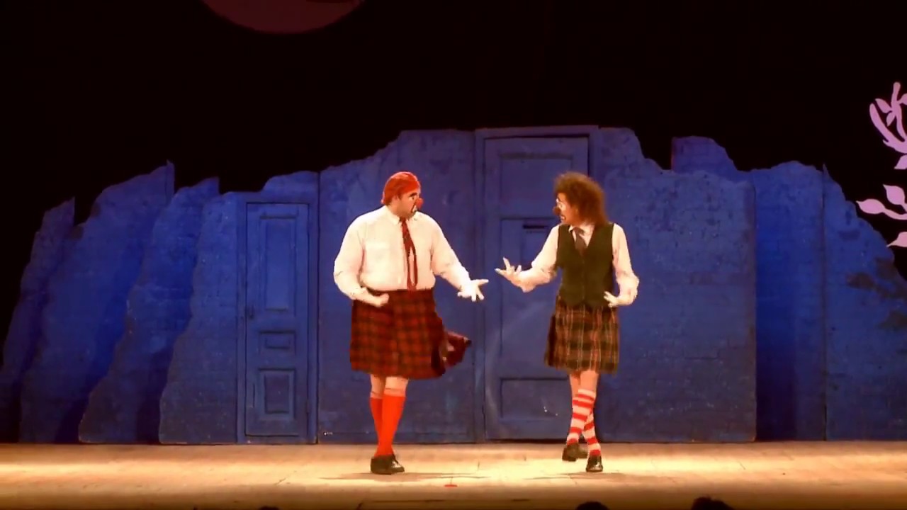 лицедеи ирландский. лицедеи театр танцы. лицедеи полунин уборщицы со швабрами. александр колобов лицедеи. спектакль светка театр лицедеи.