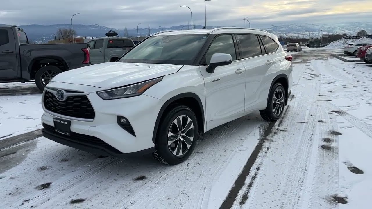Blizzard Pearl (White) 2021 Toyota Highlander Hybrid XLE Review Kelowna ...