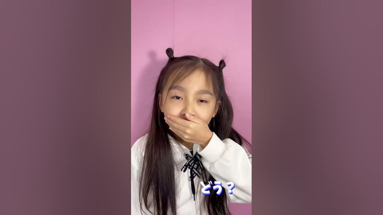 女子小学生　あくび 