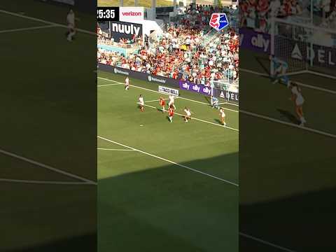One touch. All class. 😮💨⚽ #nwsl #soccer #football