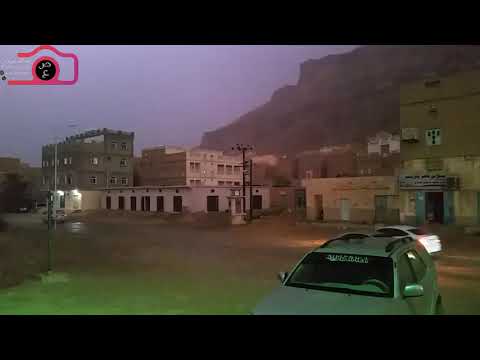 شاهد بالفيديو الصاعقة التي ضربت مدينة حورة بوادي حضرموت
