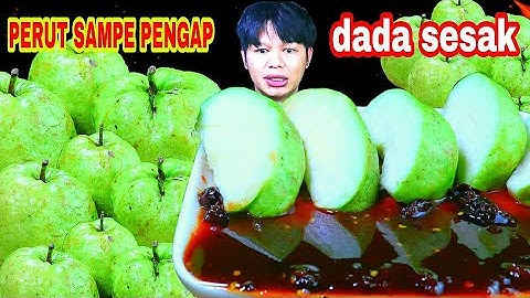 PANAS GINI MUKBANG RUJAK JAMBU KRISTAL eat guava with a traditional indonesian paste eating show