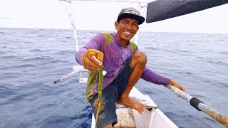 Nelayan Mandar‼️Begini Cara Tradisional Mancing Ikan Di Laut || Dapat Sambaran Bertubi Tubi