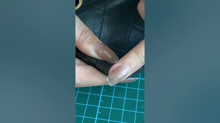 How to repair the peeling of the bag that has been carried for a long time