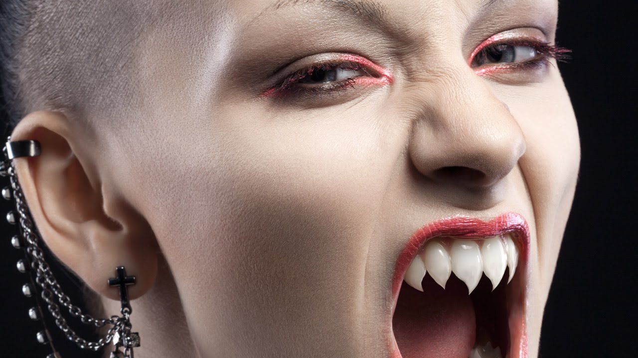 How To Make Fangs In Photoshop