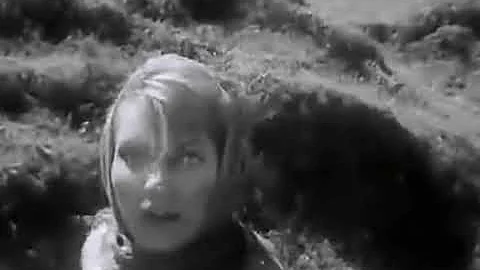 Итальянские солдаты - насильники (кадры из фильма)