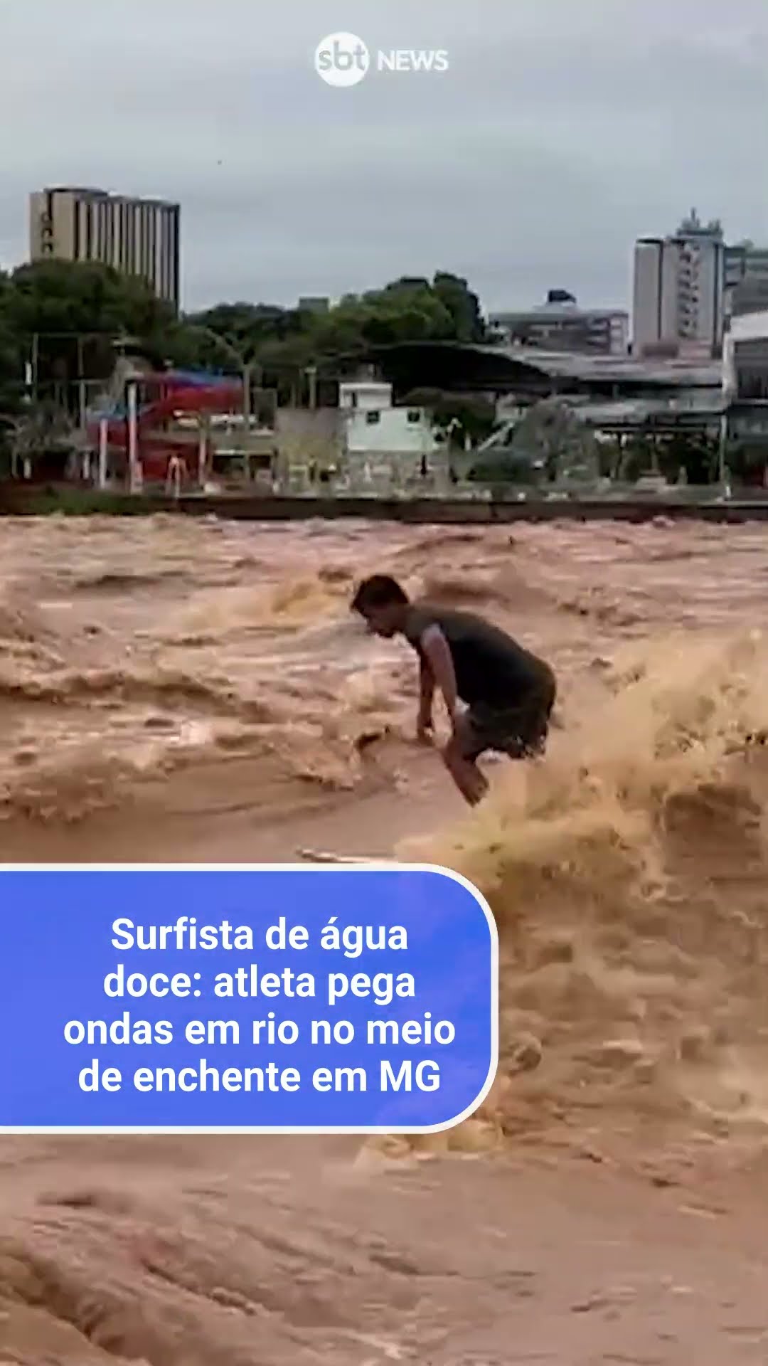Surfista de água doce: atleta pega onda em rio no meio de enchente em MG