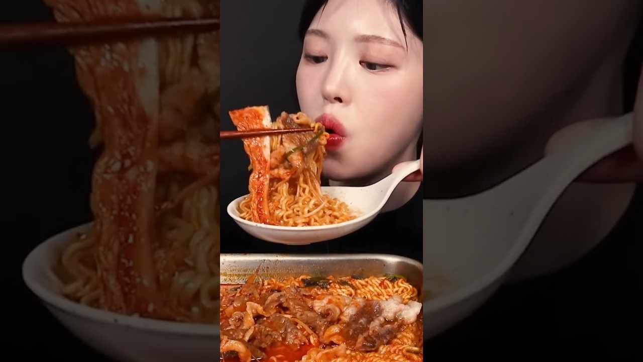 Asmr Spicy Beef Ramen Kimchi           cv: Eat With Boki 