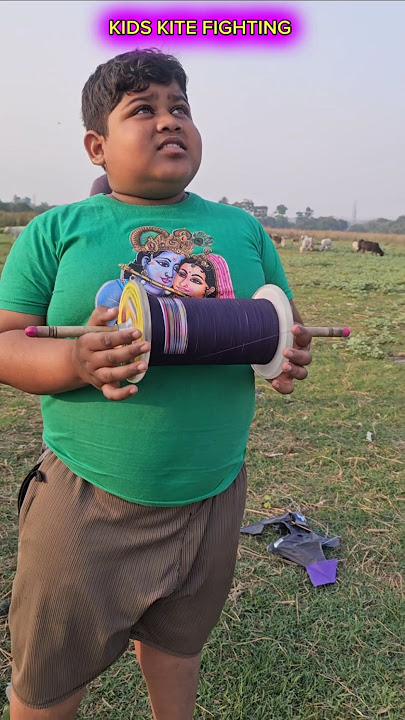 Adu layang-layang anak 🔥 #kite #kiteflying #trending #viralshorts #patang #kites #kitelover #shorts