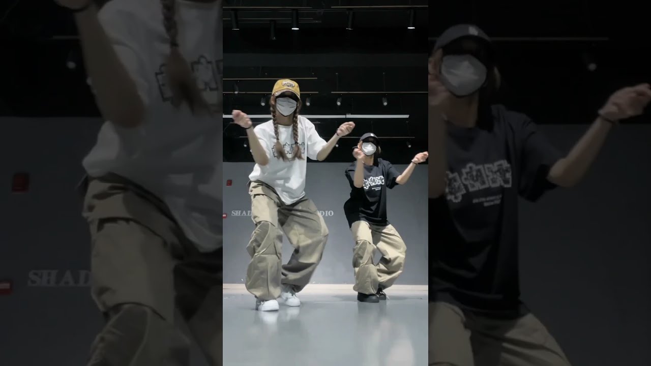 Shake It To The Max Dance Trend Viral Tiktok