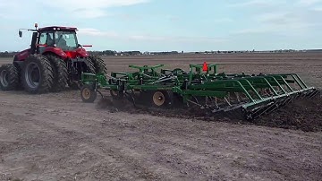 Great Plains 6324 Ultra Chisel.