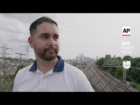 Las dificultades de un joven latino para obtener tratamiento para VIH en EEUU