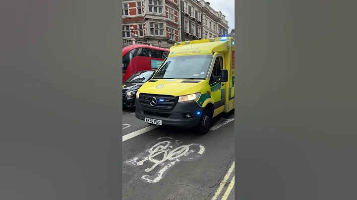 London Ambulance responding 🇬🇧