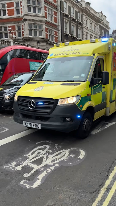 London Ambulance responding 🇬🇧