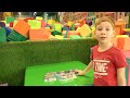 Лев и Глеб играют в Детской Игровой Комнате и находят новые машинки Хот Виллс