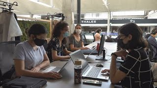 Boom de l'auto-entrepreneuriat : de jeunes Français se lancent malgré la crise sanitaire