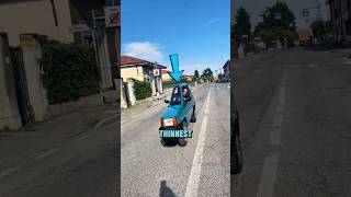 Deze Auto Is Slechts 50 Cm Breed.