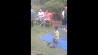 Lucu anak kecil joget pake lagu Batak