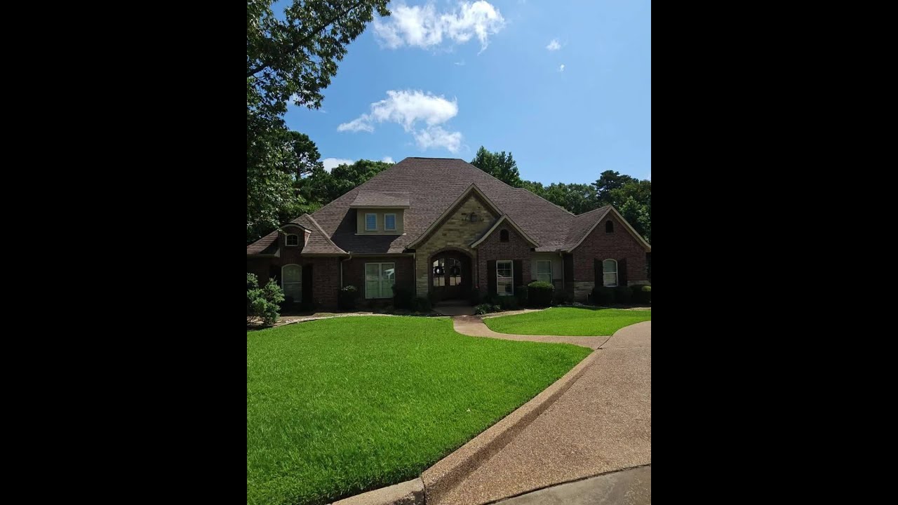 This Longview home was due for a roof replacement, and we were glad to take it on. 🏠🔨

The homeown