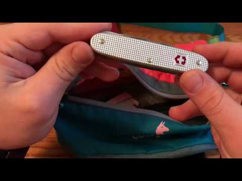 What's in my pockets? 10/27/18: Spooky Orange and Black Halloween Knives (and some Channel Updates)