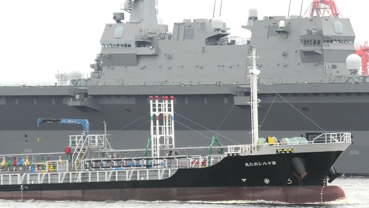 狭い天保山岸壁をくるっと向きを変え 護衛艦「いずも」出港 2024年7月