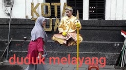 TRIK Duduk melayang di Udara - Durasi: 1.57. 