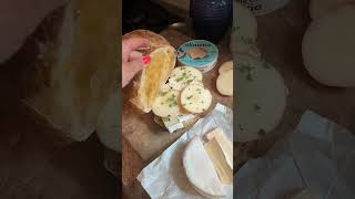 alouette Grilled Cheese | alouette Double Crème Brie #grilledcheese  #easyrecipes  #easysandwich