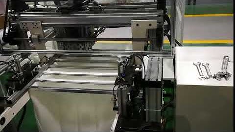 Frame riveting machine for primary and medium-efficiency bag filter