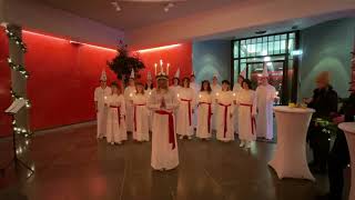 Lucia med delar av Södra Latins musikklasser - Jul jul strålande jul.