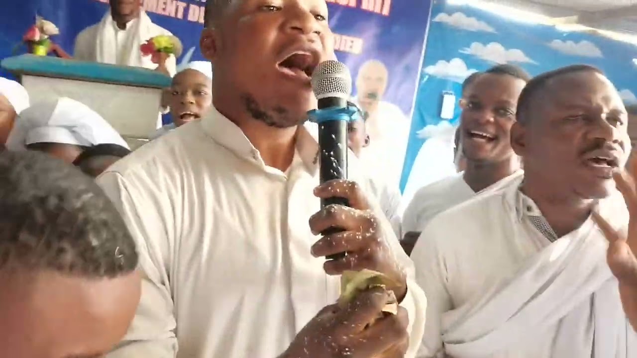 Mona mutshianza mueba mufunda ne M