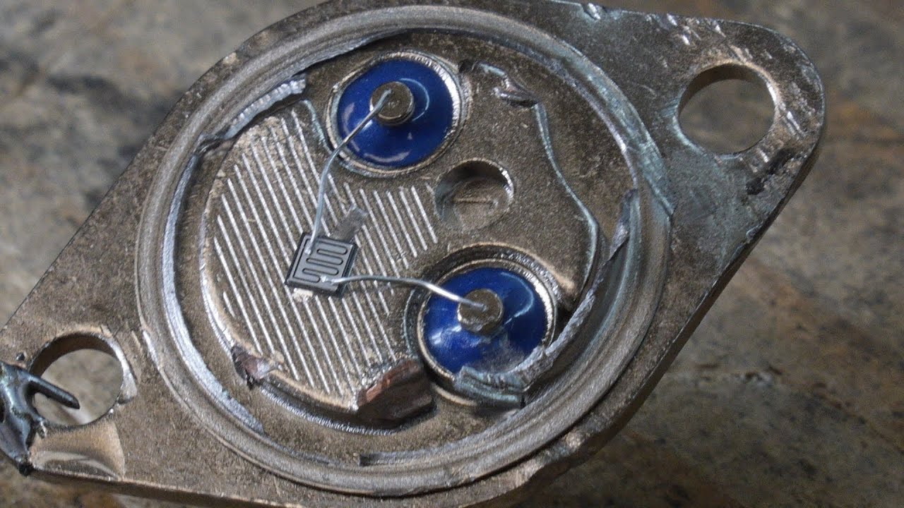 Concentrated Photovoltaics with a Power Transistor