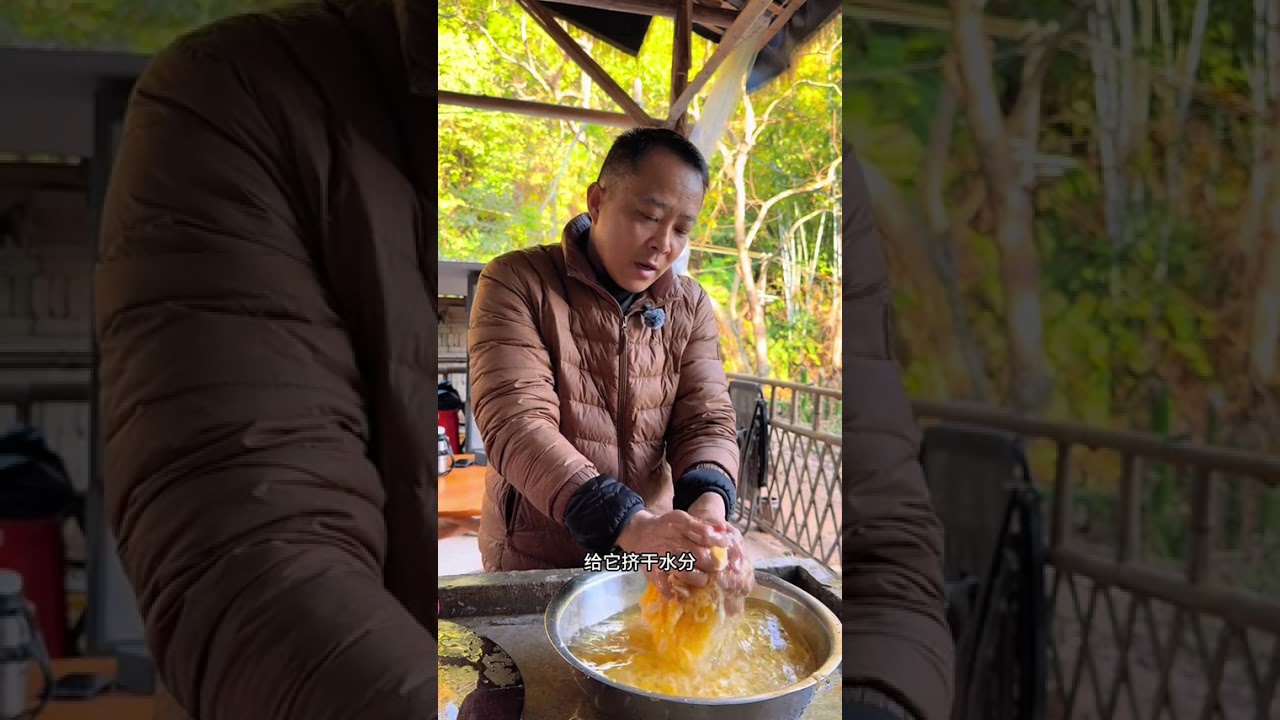 🌶️豬頭骨燉酸菜太絕了，酸香開胃，好喫到停不下來！ #熱氣騰騰中國年 #快過年了總得犒勞一下自己 #臘月農村美食總帶著濃濃的暖意 #農村美食 #農村生活日常