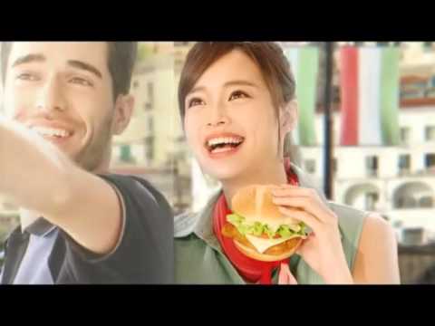2016麥當勞最新廣告 正妹用義式饗宴帶你漫遊義大利，羅勒青醬烤鷄堡