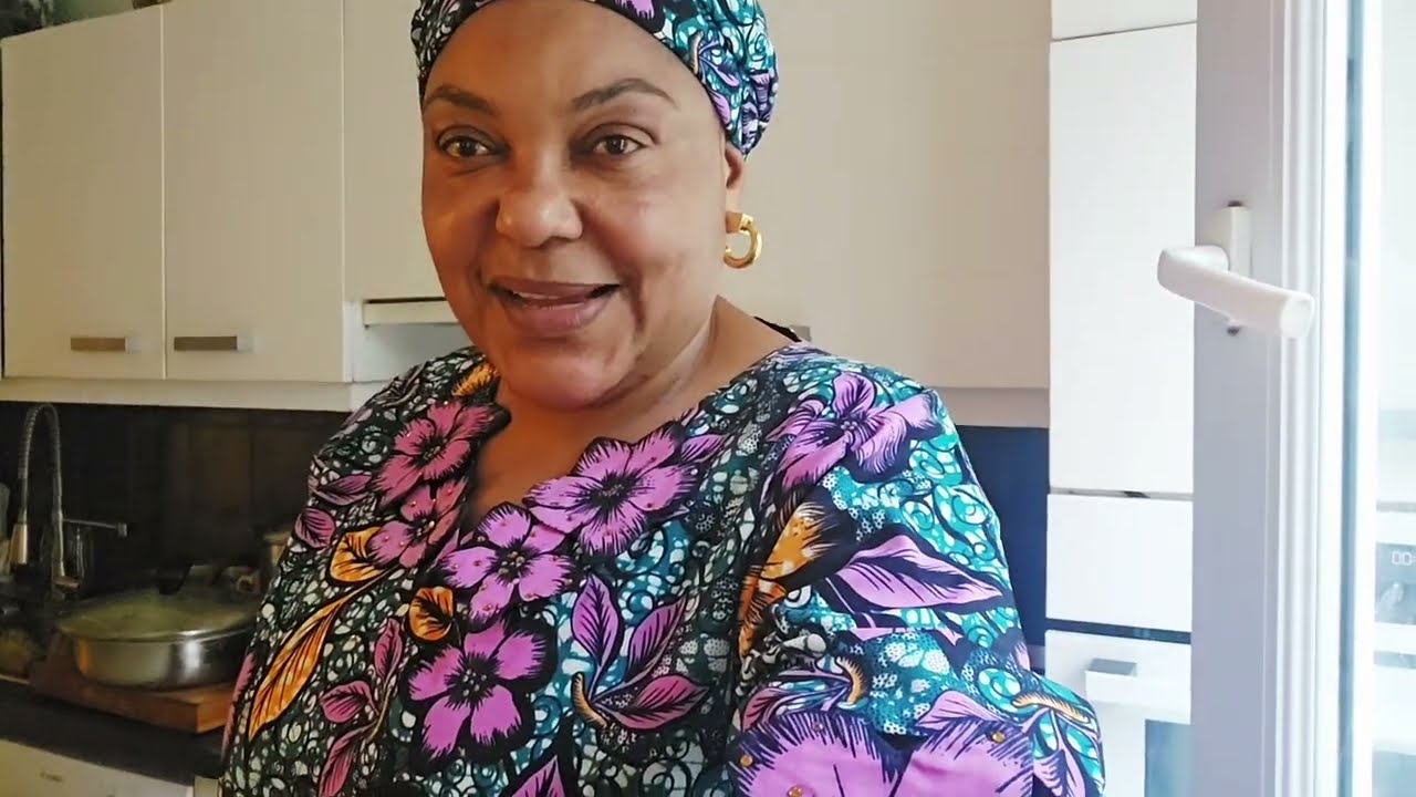 Une Femme Dans la Cuisine, Na Yambi Ba Paya Naza kolambela bango.  Mbika, Mbisi, viande Bolanda 