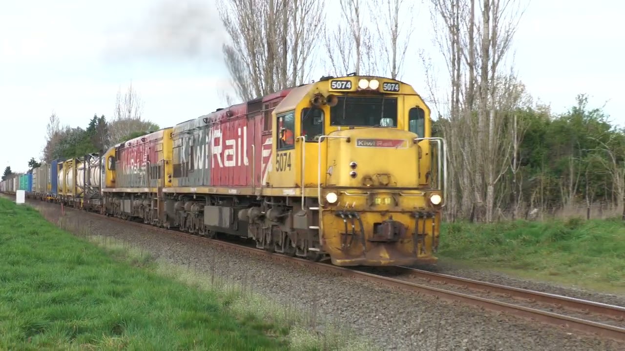 A very smoky DXB 5074 with DXB 5097 leading Train 939