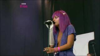 Lily Allen, "Littlest things", Glastonbury 2009 chords