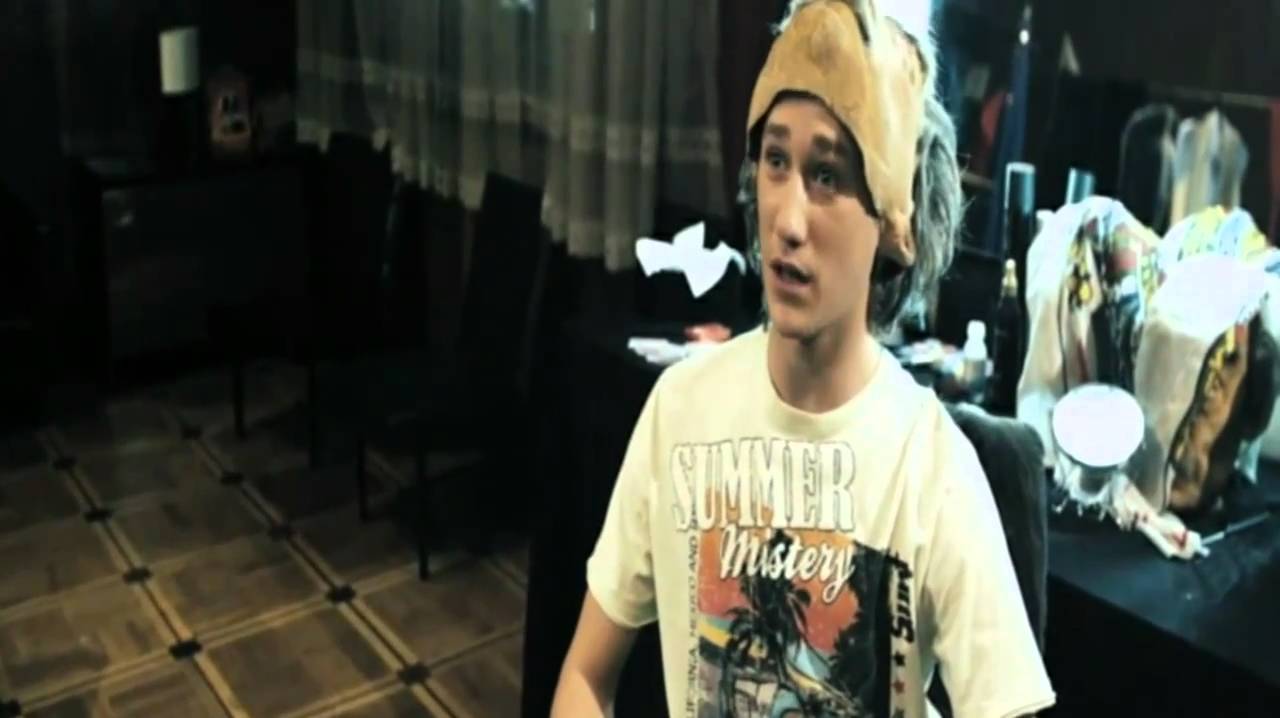 Поцелуй сквозь стену HD трейлер - YouTube