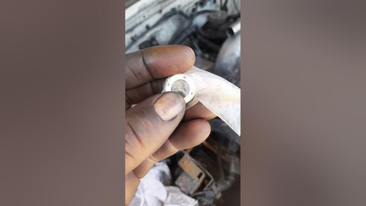 Nissan TD27 leaking compression through the diesel injector . - YouTube